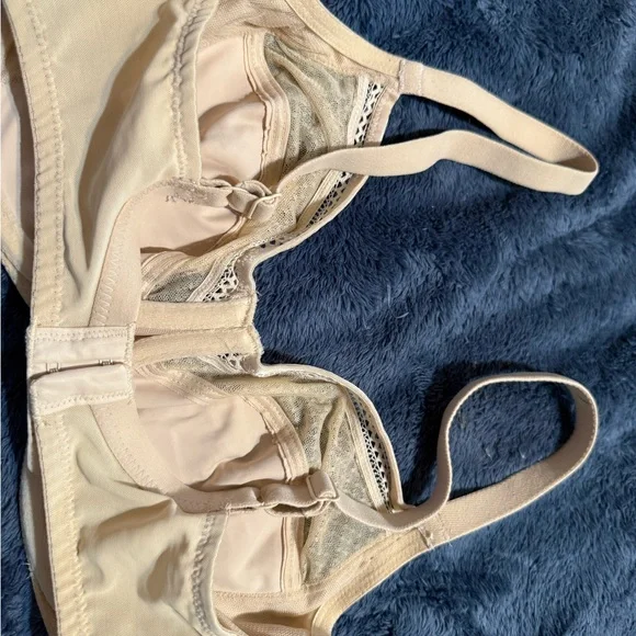 Wacoal Cream Bra with Textured Design and Adjustable Straps - Picture 2 of 4